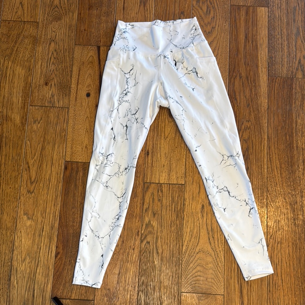 Buff Bunny White Marble Print Leggings
